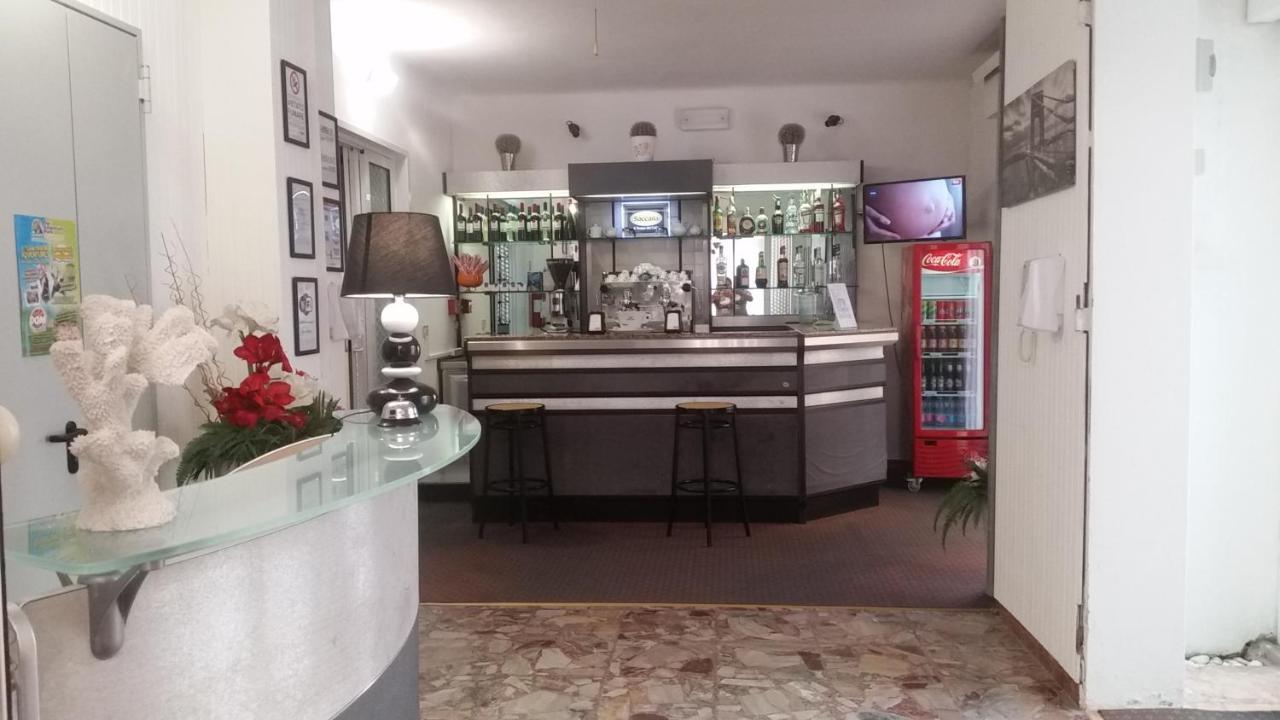 Hotel Manolita ริมินี ภายนอก รูปภาพ
