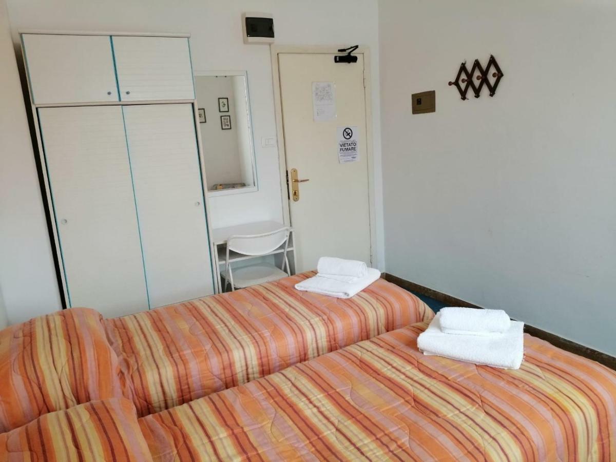 Hotel Manolita ริมินี ภายนอก รูปภาพ